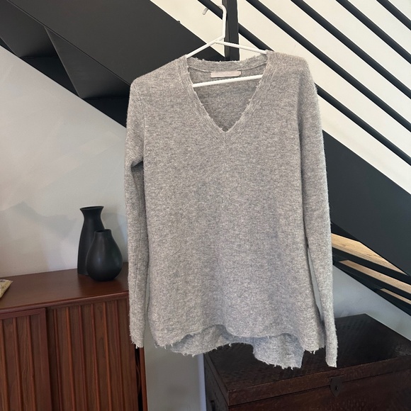 One Grey Day V Neck Sweater Sz Small - Picture 1 of 7